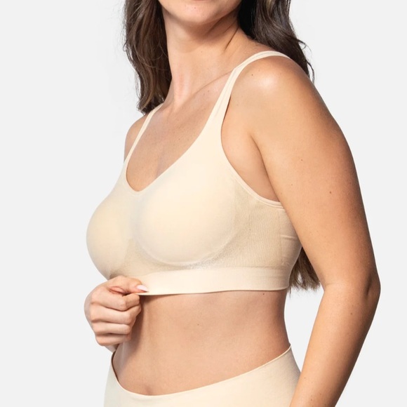 Underoutfit The Comfort Shaping Bra with Adjustable Straps - Picture 1 of 12